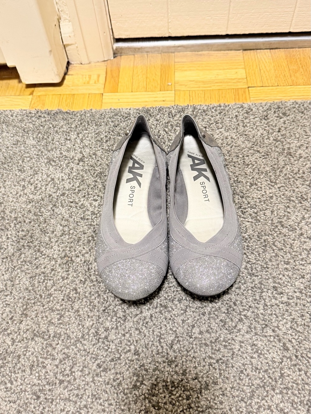 Anne Klein AK Sport Women’s 8 Gray Silver Metallic Ballet Flats Comfort